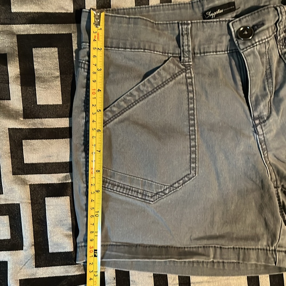 Women’s Shorts - Picture 4 of 6